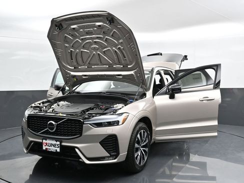 New 2025 Volvo XC60 B5 Core w/ Protection Package Premier AWD/4WD image 46