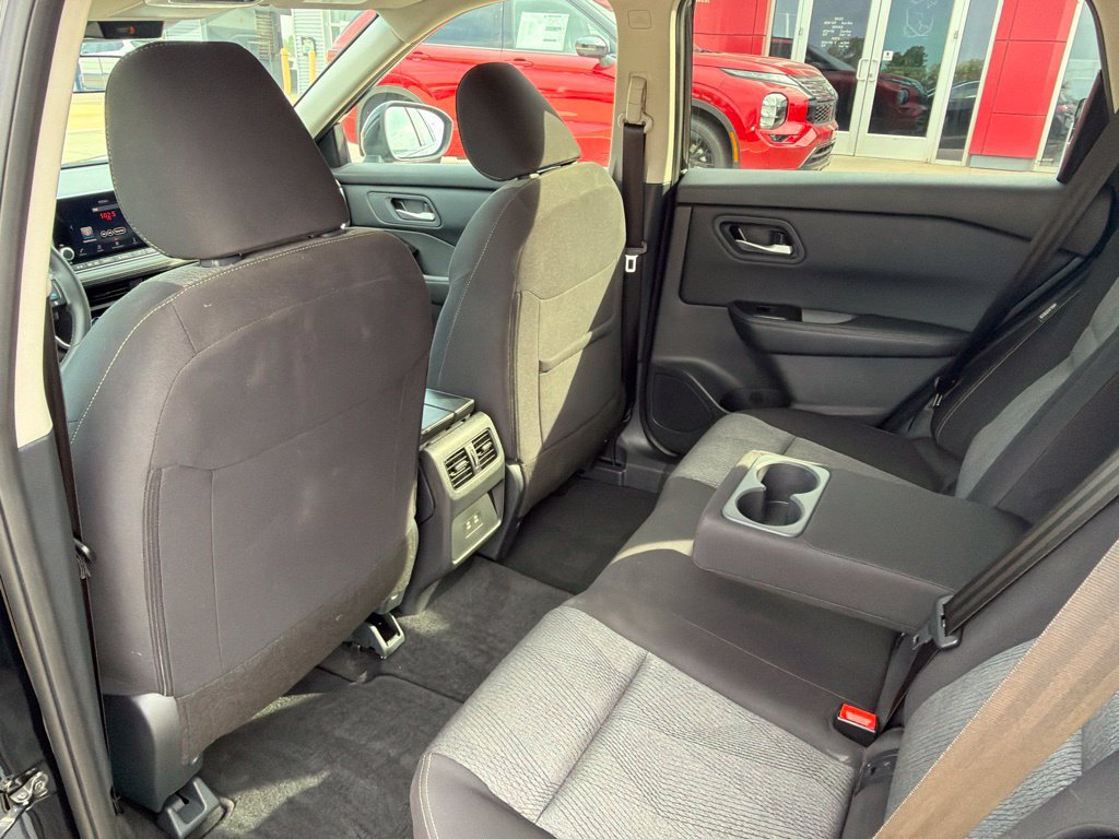 Used 2026 Nissan Rogue SV FWD image 15