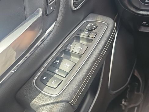 Used 2022 RAM 1500 Laramie AWD/4WD image 13