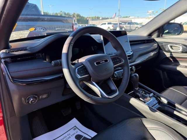 Used 2025 Jeep Compass Trailhawk w/ Trailhawk Elite Group AWD/4WD image 7