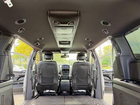 Used 2020 Dodge Grand Caravan GT FWD image 35