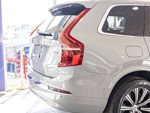 Used 2025 Volvo XC90 B6 Plus image 13