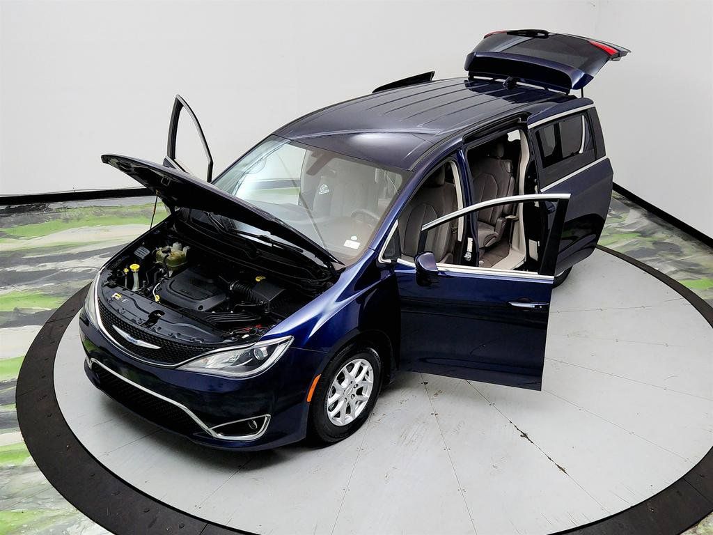 Used 2020 Chrysler Pacifica Touring FWD image 34