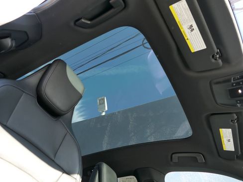 Used 2021 Porsche Taycan image 28