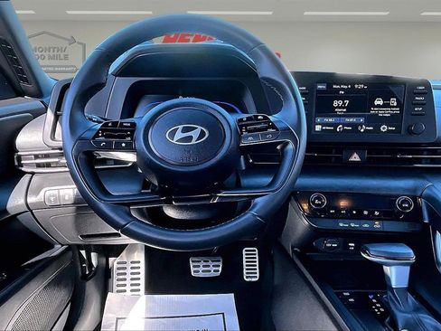 Used 2025 Hyundai Elantra Sport FWD image 9