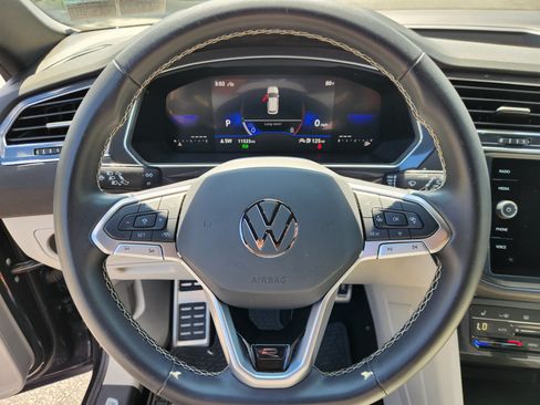 Certified 2023 Volkswagen Tiguan SE R-Line AWD/4WD image 9