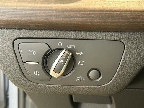 Certified 2025 Audi Q5 2.0T Premium Plus image 11