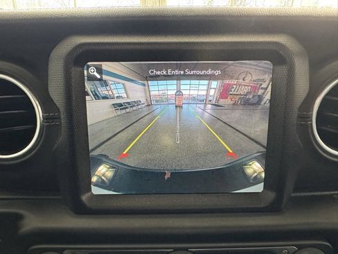 Used 2020 Jeep Gladiator Overland image 23