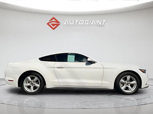Used 2017 Ford Mustang V6 image 9
