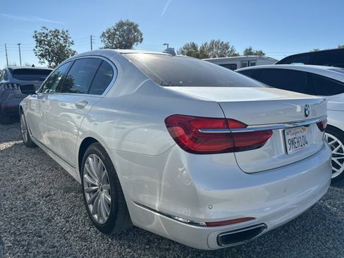 Used 2019 BMW 740i image 2