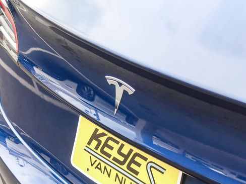 Used 2021 Tesla Model 3 Standard Range Plus image 9