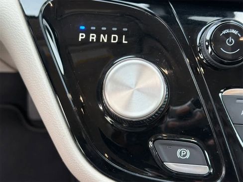 Used 2023 Chrysler Voyager LX image 32