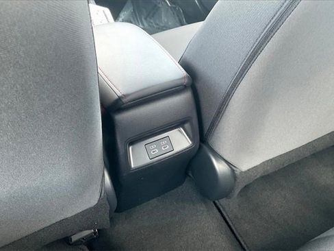 Used 2025 Toyota Corolla SE image 34