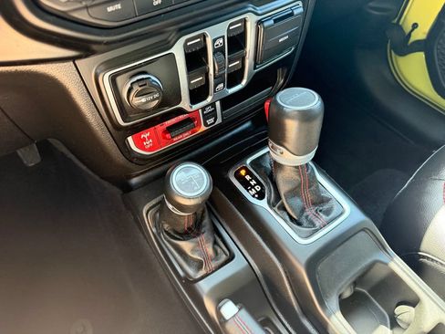 Used 2023 Jeep Gladiator Rubicon w/ Cold Weather Group AWD/4WD image 32