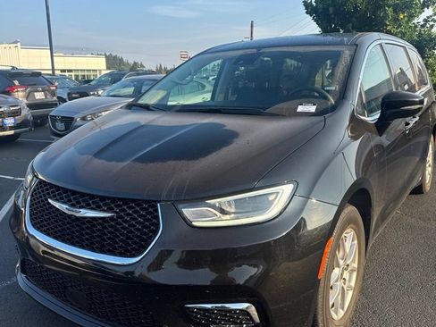 Used 2024 Chrysler Pacifica Touring-L FWD image 1