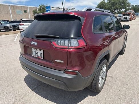 Used 2021 Jeep Cherokee Latitude FWD image 4