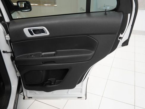 Used 2014 Ford Explorer XLT w/ Equipment Group 202A image 25