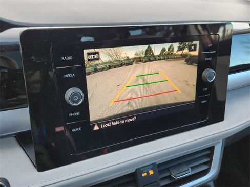 New 2025 Volkswagen Taos SE image 12