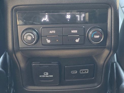 Used 2023 GMC Acadia SLT w/ Elevation Edition image 22