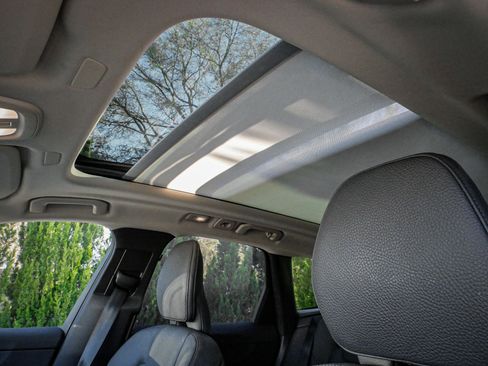 Used 2025 Volvo XC60 B5 Plus image 28