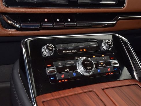 Used 2023 Lincoln Navigator L Reserve image 31