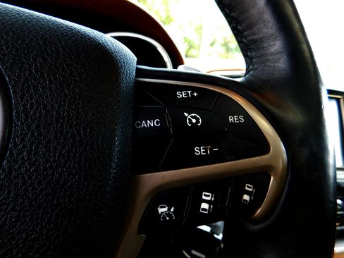 Used 2015 Jeep Grand Cherokee Summit w/ Platinum Series Group AWD/4WD image 26
