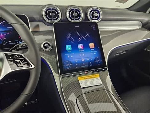 Used 2025 Mercedes-Benz GLC 300 4MATIC image 29