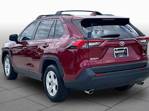 Used 2019 Toyota RAV4 XLE w/ Convenience Package FWD image 12