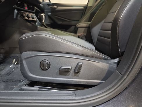 Used 2024 Volkswagen Jetta SE FWD image 14