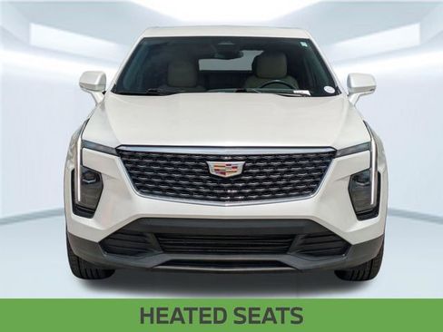 Used 2024 Cadillac XT4 Luxury w/ Cold Weather Package FWD image 11