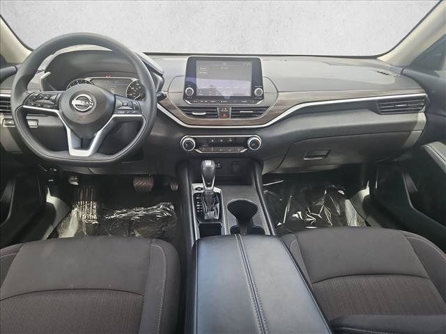 Used 2025 Nissan Altima 2.5 SV FWD image 16