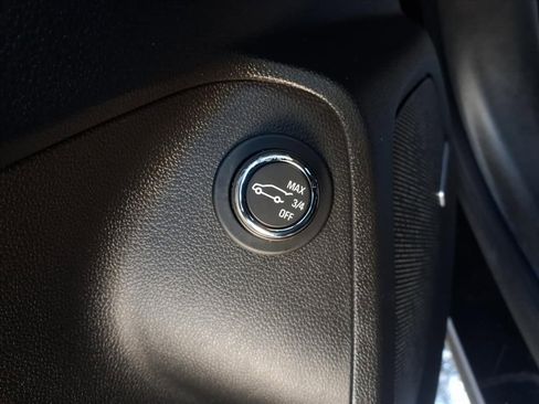 Used 2023 Chevrolet TrailBlazer RS w/ Sun and Liftgate Package image 17