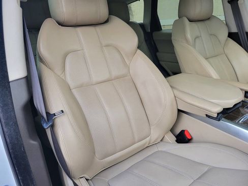 Used 2016 Land Rover Range Rover Sport SE image 35