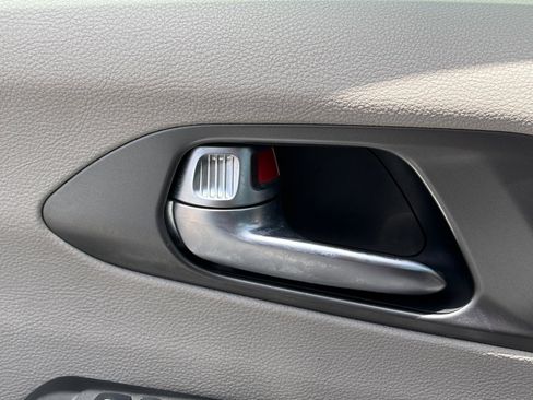Used 2022 Chrysler Pacifica Touring-L FWD image 20