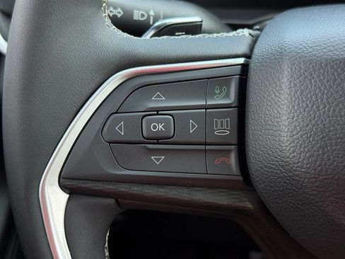 Used 2023 Jeep Grand Cherokee L Laredo RWD image 29
