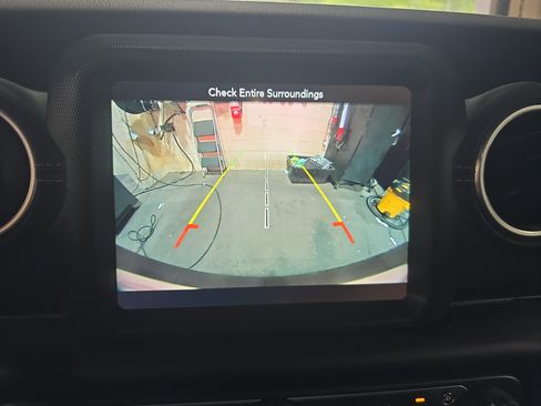 Used 2019 Jeep Wrangler Unlimited Sahara AWD/4WD image 22