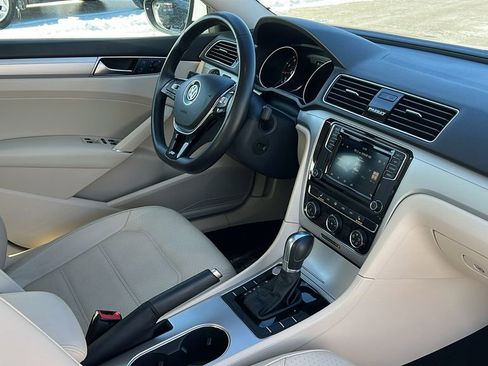 Used 2019 Volkswagen Passat 2.0T Wolfsburg image 13