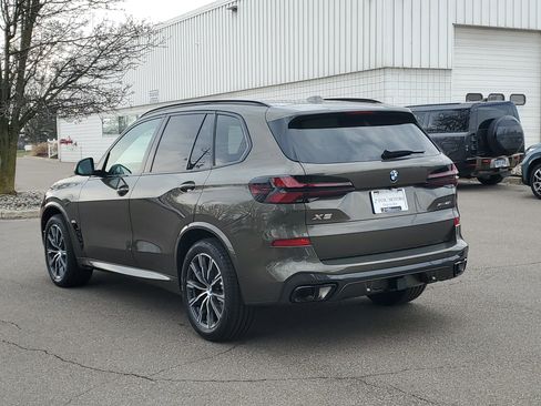 New 2026 BMW X5 xDrive40i w/ M Sport Package AWD/4WD image 2