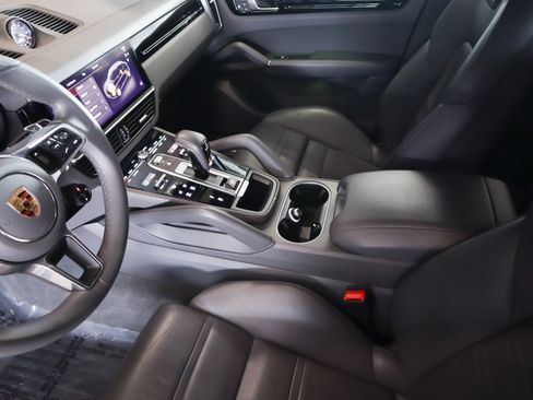 Certified 2023 Porsche Cayenne Coupe image 17