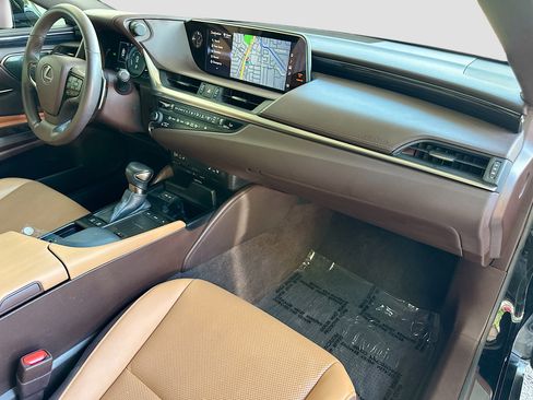 Used 2020 Lexus ES 300h w/ Premium Package FWD image 30