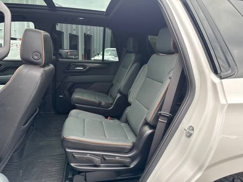 Used 2025 GMC Yukon AT4 w/ AT4 Premium Package AWD/4WD image 17