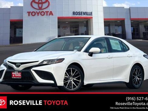 Certified 2023 Toyota Camry SE image 1