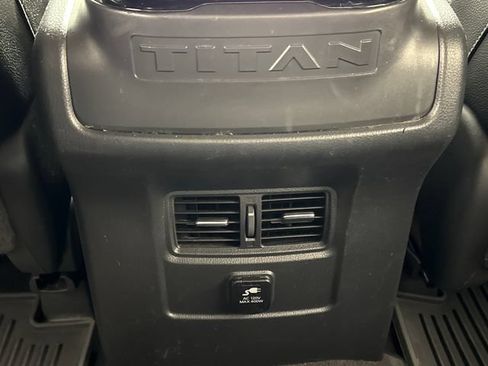 Used 2018 Nissan Titan SL AWD/4WD image 26