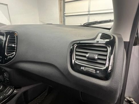 Used 2018 Jeep Compass Limited AWD/4WD image 11