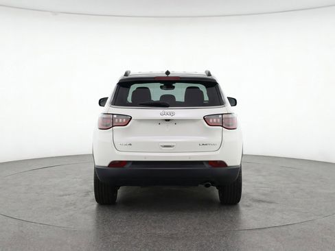 Used 2025 Jeep Compass Limited image 7