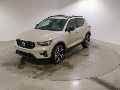 New 2026 Volvo XC40 B5 Ultra w/ Climate Package