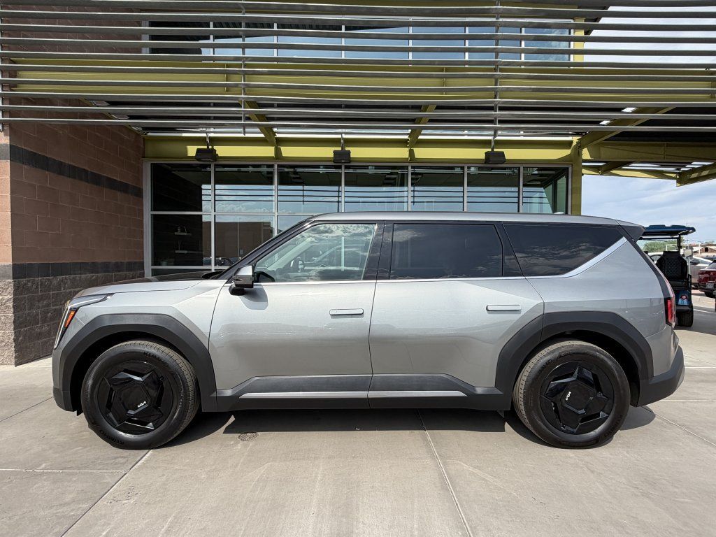 Used 2024 Kia EV9 Light RWD image 7