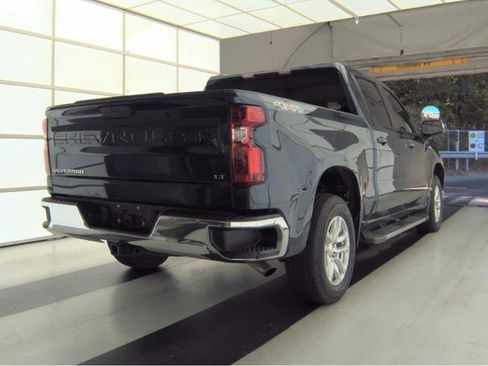 Used 2021 Chevrolet Silverado 1500 LT AWD/4WD image 3