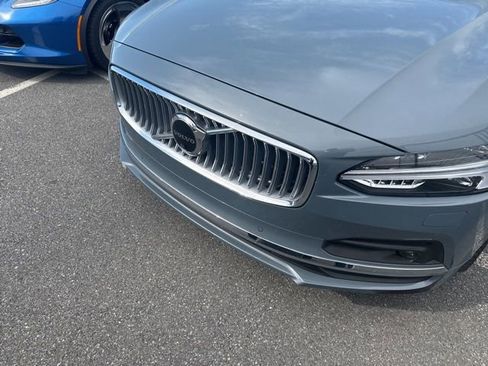 Used 2022 Volvo S90 B6 Inscription w/ Advanced Package image 2