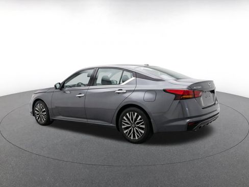 Used 2025 Nissan Altima 2.5 SV FWD image 7